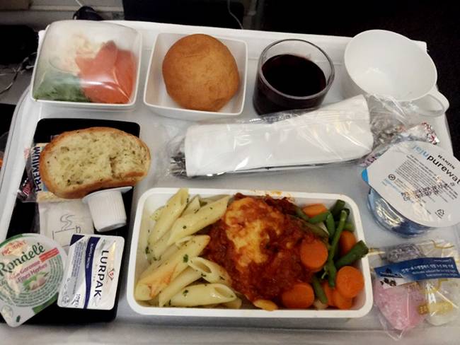 당시 먹었던 기내식. 퀄리티는 무난했다.