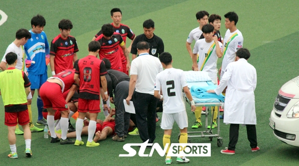 의식 잃은 김포시민축구단 배대원.