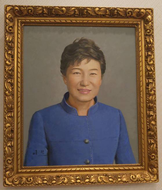청와대 본관 1층에 걸린 박근혜 전 대통령 초상화.