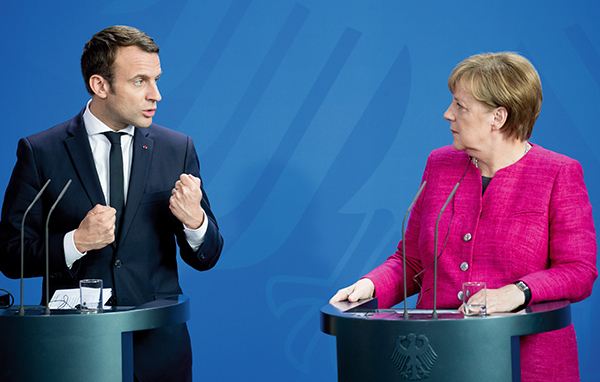 ⓒREUTERS 6월15일 에마뉘엘 마크롱 프랑스 대통령(왼쪽)이 베를린에서 앙겔라 메르켈 독일 총리와 정상회담 후 공동 기자회견을 하고 있다.