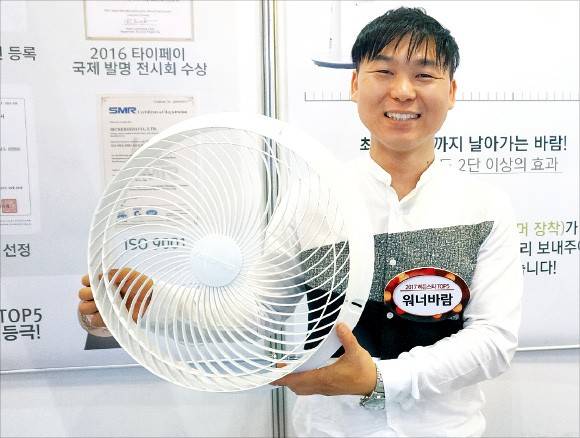 김통일 비체룸 대표가 팬포머2의 성능에 대해 설명하고 있다.