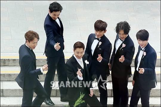 에릭 결혼식에 뭉친 신화 멤버들의 모습 /사진=임성균 기자
