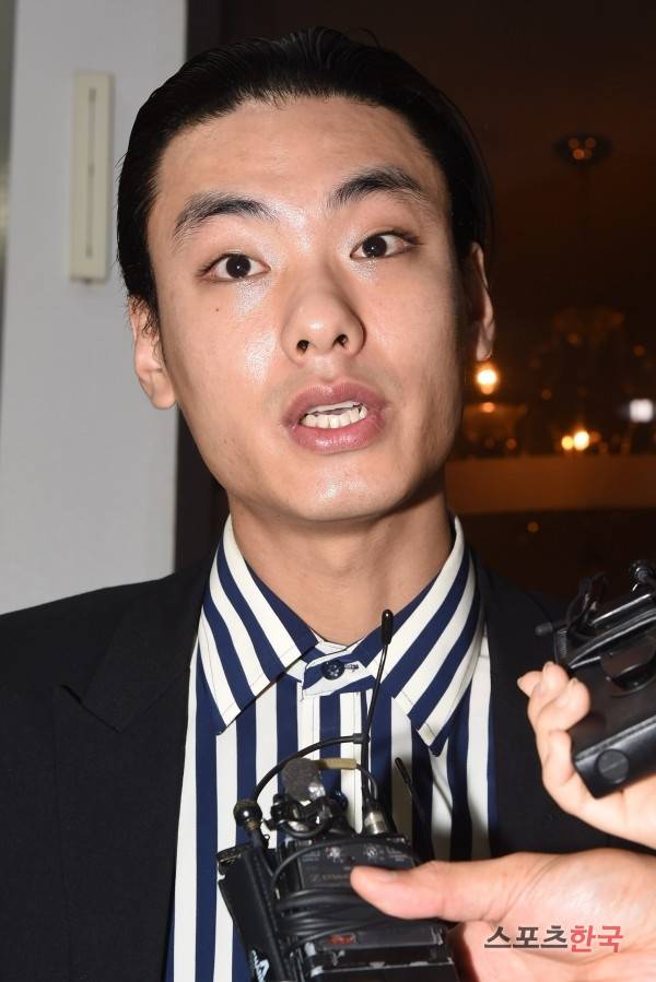 선고 공판에 출석하고 있는 래퍼 아이언. 사진=장동규 기자 jk31@hankooki.com