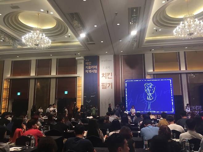 배달애플리케이션 제작업체 배달의 민족이 주최한 '제1회 치믈리에 자격시험'이 22일 서울 송파구 롯데호텔에서 열렸다. 이번 행사에는 500여명의 시민이 참가했다.