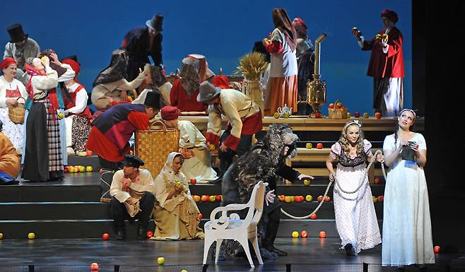 러시아 마린스키 오페라단이 바덴바덴 여름축제에 올린 차이콥스키 오페라 ‘예프게니 오네긴’./Andrea Kremper