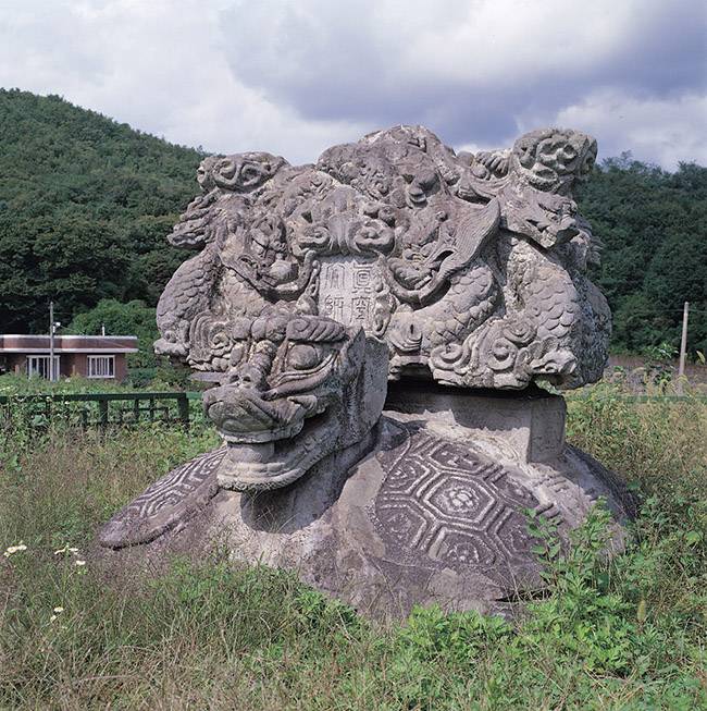 보물 463호 강원도 원주 흥법사지 진공대사탑비. 비석은 현재 사라지고 없지만 고려시대 최고 국보로 꼽혔다.