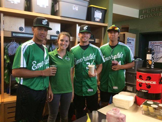 스무디걸 에밀리(왼쪽 두 번째)와 권광민(맨 오른쪽).