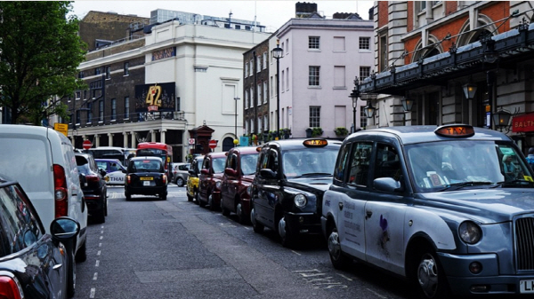 런던의 상징과도 같은 블랙캡 택시. ⓒMK스타일