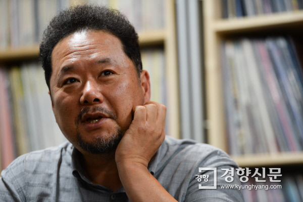 박성제 기자는 함께 해고된 동료 5명과 함께 대법원의 복직 판결을 기다리고 있다. 그는 자신들의 싸움을 통해 ‘공정방송을 위한 쟁의행위는 정당하다’는 판례를 만들어놔야만 한다고 믿는다. 이준헌 기자