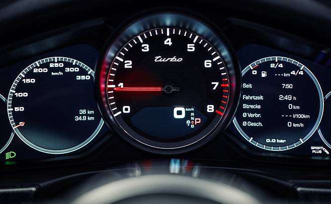 3세대 카이엔 계기반