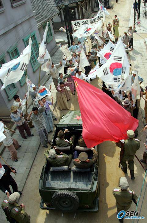 [사진]해방을 기뻐하는 '서울 1945'