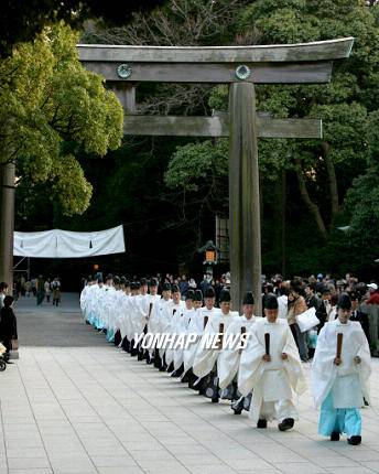 JAPAN'S SHINTO RITES PREPRARING NEW YEAR
