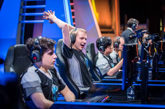 [롤드컵] '유럽의 저력'..H2K, EDG 8강 저지하며 C조 공동 선두