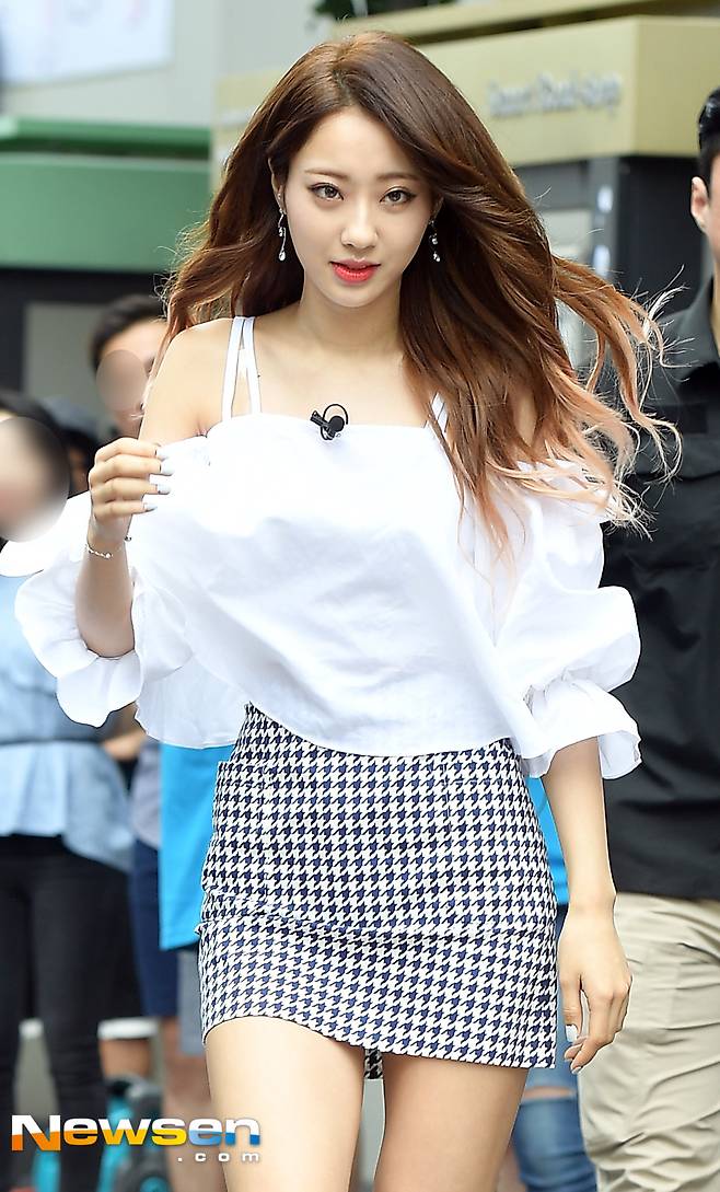 [포토엔HD] 경리 '더위 날리는 시원한 의상'