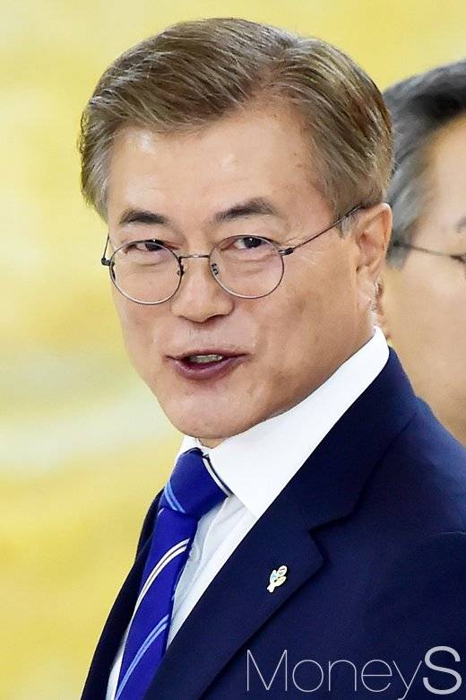문재인 대통령, 취임 100일 기자회견.. '각본' 없이 진행