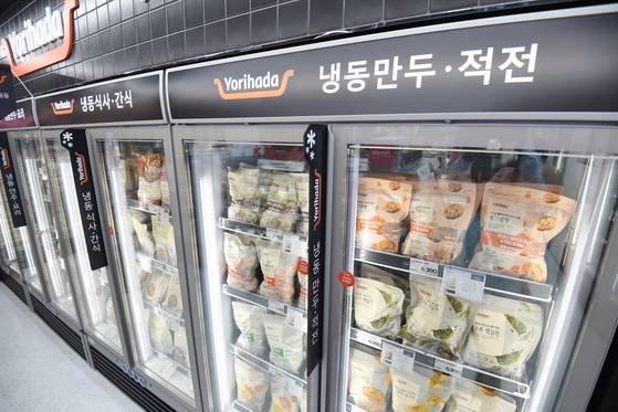 냉동간편식은 냉장제품보다 유통기한이 긴 데다 급속냉동으로 맛도 좋다. [사진 롯데슈퍼]