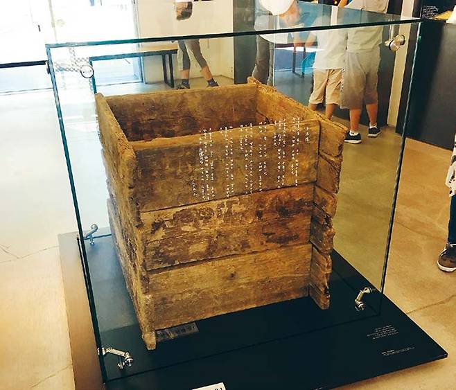 나무로 된 우물