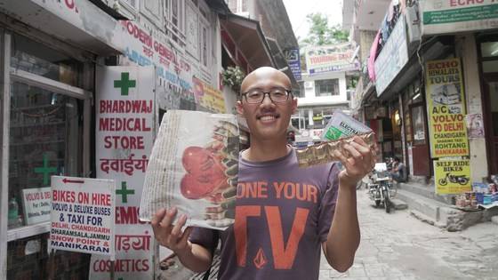 시골 약국에서 인도 물갈이를 해결할 비상약 구입!