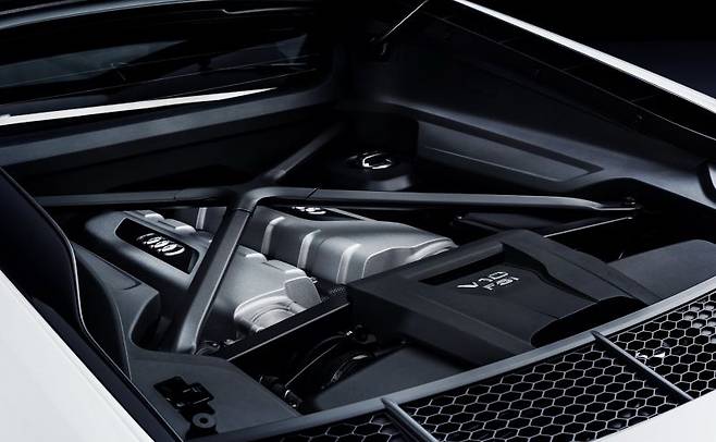 5.2리터 FSI V10 엔진