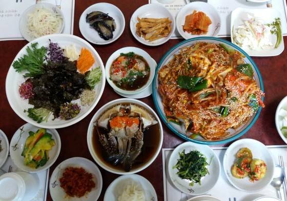 예원본가의 꽃게 요리. 왼쪽부터 알정식, 간장게장, 꽃게찜(큰 접시 기준). [사진 예원본가]