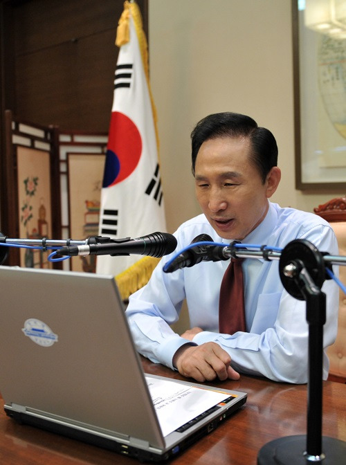 ▲ 라디오 주례 연설 중인 이명박 대통령. ⓒ청와대