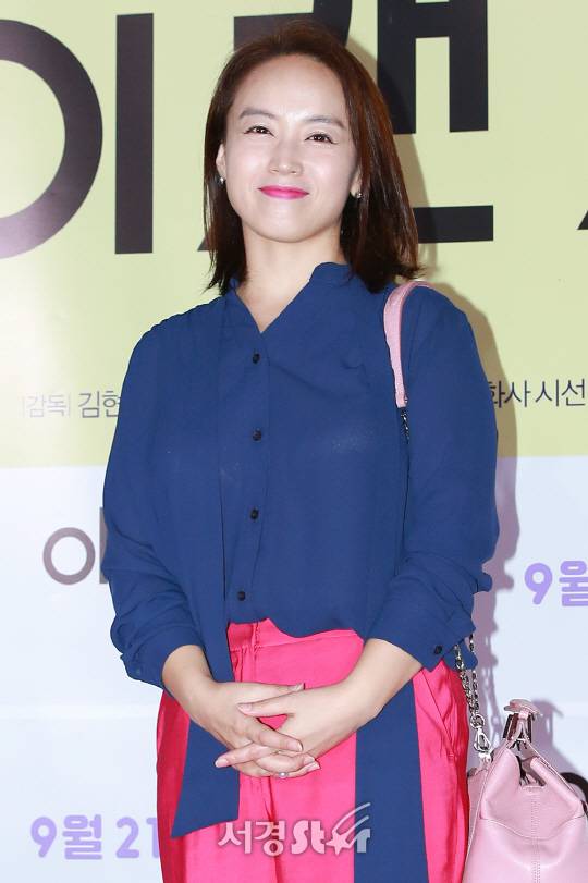 배우 이혜은이 19일 오후 서울 송파구 롯데시네마 월드타워에서 열린 영화 ‘아이 캔 스피크 (감독 김현석)’ VIP 시사회 포토월 행사에 참석해 포즈를 취하고 있다.