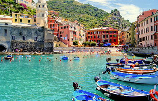 남부 이탈리아의 해안도로를 달리다 만나게 되는 해안마을들의 모습이 사랑스럽다(사진=투리스타 제공)