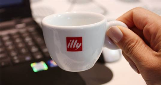 에스프레소잔의 손잡이