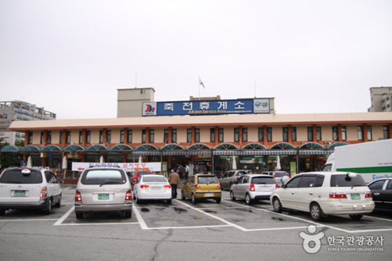 경기도 용인시에 위치한 죽전휴게소. 추선희씨는 이곳에서 국정원 직원을 만났다. [사진 한국관광공사]