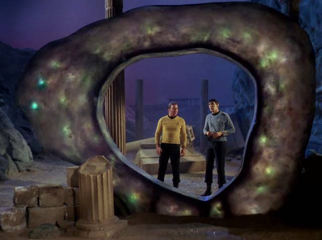 700여편의 ’스타트렉’ 에피소드 중 최고로 꼽히는 시즌1 제28편 '영원의 경계에 선 도시'는 미국작가조합상을 받은 유일한 ‘스타트렉’ 에피소드다. 그 작가가 단 한 편 ‘스타트렉’을 쓴 할란 엘리슨이다.  파라마운트