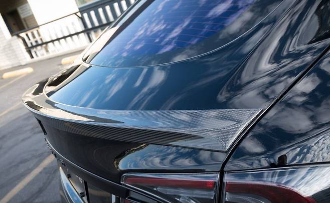 카본 파이버 리어 스포일러