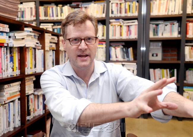 지난 18일 헤럴드 사옥인 서울 용산구 헤럴드스퀘어를 방문한 찰스 록펠러 글로벌 아시아소사이어티 이사 [사진=박현구 기자 / phko@heraldcorp.com]