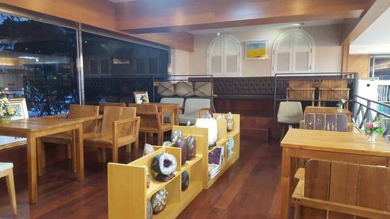 울산 구암문구 삼산본점 1층에 있는 구암카페. 결제 포인트로 커피를 마실 수 있다. 최은경 기자