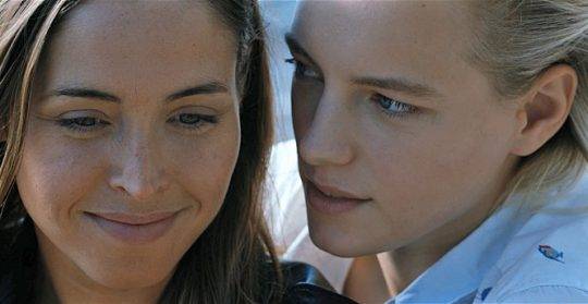 /사진=영화 ‘빌로우 허’ 스틸컷