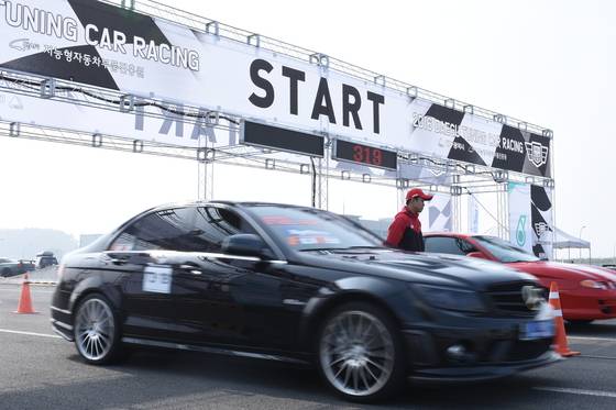 지난해 대구 튜닝카 레이싱 대회의 경기장면. [사진 대구시]