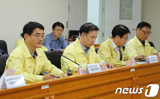 2일 오후 경북 김천시 농림축산 검역본부 국제회의실에서 열린 '독개미류 발견대응 관계부처 대책회의'에서 노수현 농림축산검역본부 식물검역부장이 모두발언을 하고 있다. 2017.10.2/뉴스1 © News1 정우용 기자