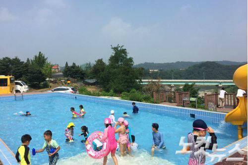 체험 학습 중인 백의초 학생들.(사진=백의초 제공)