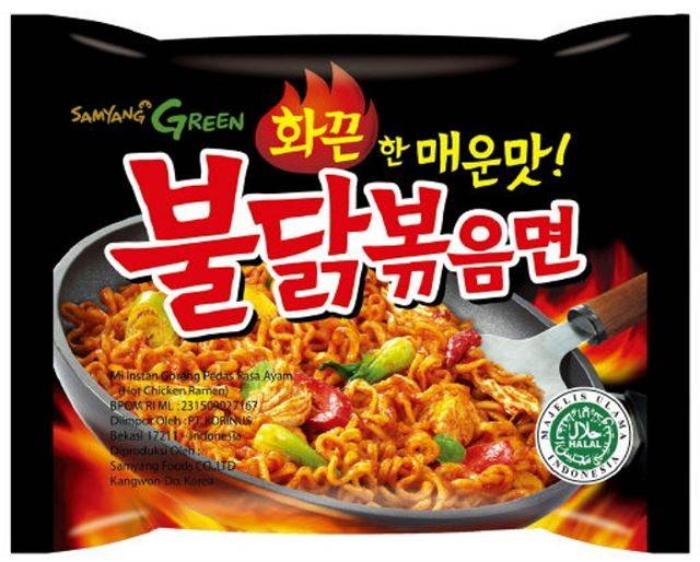 말레이시아 등 동남아에서 큰 인기를 끌고 있는 삼양식품의 불닭볶음면. 회사 측은 최근 국내 식품업계에서 처음 인도네시아의 할랄 인증 기관인 MUI로부터 인증을 받았다고 밝혔다.