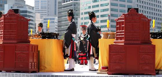 환구대제는 황제가 둥근 제단에서 하늘을 다스리는 신인 황천상제(해,달, 북두칠성,별자리28수, 천둥, 바람, 구름, 오행 등 16신위)에 제를 올리는 의식으로 유네스코 지정 세계문화유산이자 중요무형문화재다. 장진영 기자