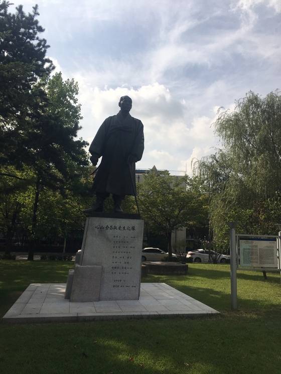 성균관대 자연과학캠퍼스에 있는 심상 김창숙 선생 동상. 김창숙 선생은 독립운동가로 성균관의 마지막 수료자인 동시에 성균관대의 초대 학장이다. 전민희 기자