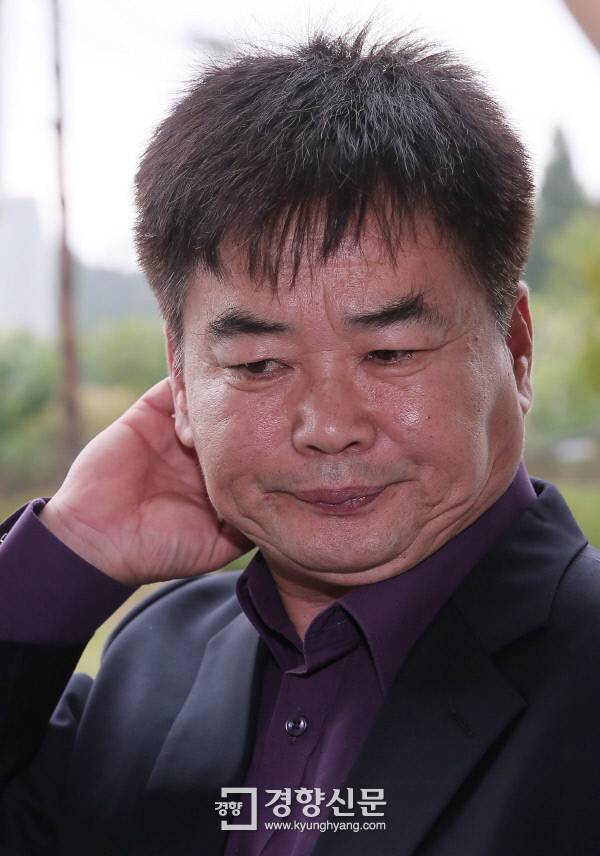 추선희 대한민국어버이연합 사무총장이 지난 10일 오후 서울 서초동 서울중앙지검에 피의자 신분으로 출석하고 있다. 이준헌 기자.