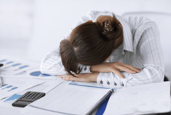 암 경험자는 '업무 능력이 떨어지고 성과가 좋지 않을 것이다'라는 막연한 편견 때문에 원활한 직장생활이 힘들다. [중앙포토]