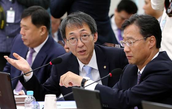 이훈 더불어민주당 의원이 19일 오전 서울 여의도 국회 산업통상자원중소벤처기업위원회의 한국가스공사 등에 대한 국정감사에서 의사진행발언을 하고 있다. 2017.10.19/뉴스1  <저작권자 © 뉴스1코리아, 무단전재 및 재배포 금지>