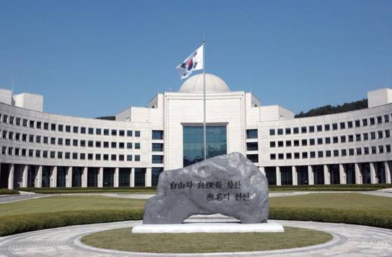 정권이 바뀔 때마다 국정원 내에서는 대대적인 인적 청산 작업이 반복돼 왔다. 개혁의 소용돌이 한가운데에 서 있는 서울 내곡동 국정원 청사.