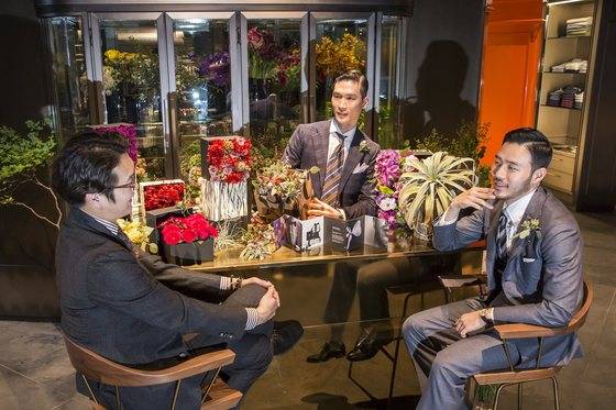 남성 편집매장 '란스미어'의 한남동 부티크. 옷뿐 아니라 꽃도 판다. [사진 란스미어]