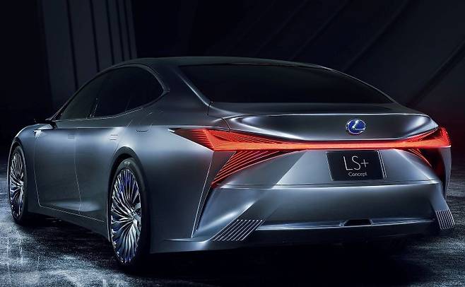 이 차에는 렉서스에 담길 새로운 디자인 철학이 반영됐다