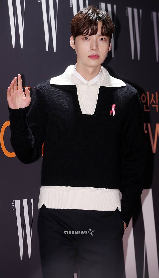 [★포토]안재현, '가슴에 핑크리본'