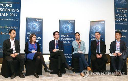 (서울=연합뉴스) 신선미 기자 = 한국차세대과학기술한림원(Y-KAST)은 1일 중구 더플라자호텔에서 국제교류 행사인 '영사이언티스트톡 2017'을 열었다. [한국과학기술한림원 제공]