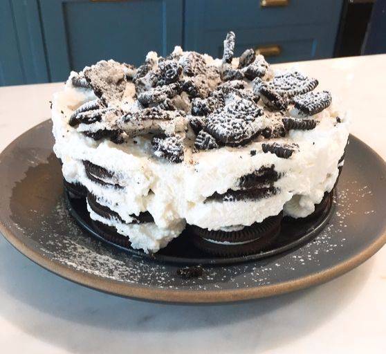 초간단 홈베이킹 레시피를 소개한다. 시판 오레오 쿠키와 생크림만으로 만드는 오레오 아이스박스 케이크다. 맛도 모양도 그럴듯해 혼자서도 외롭지 않은 티저트 타임을 즐길 수 있다. 유지연 기자