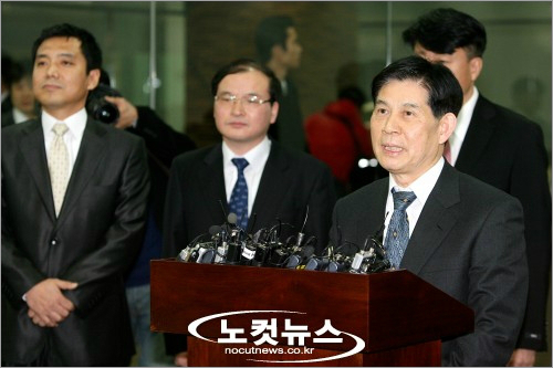 정호영 특별검사팀 당시 특검보인 이상인 변호사.(가운데/자료사진)
